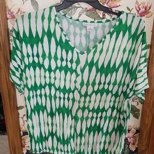 Liz Claiborne V-Neck Green and White Short Sleeve Top